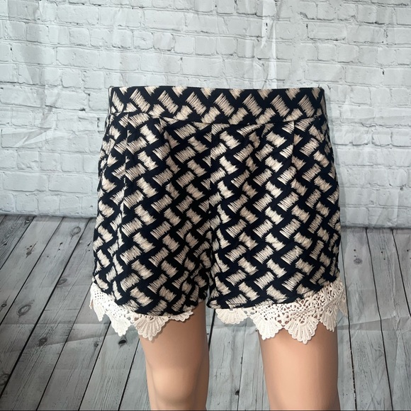A. Byer Pants - A. Byer Black & Cream High Waist shorts size S